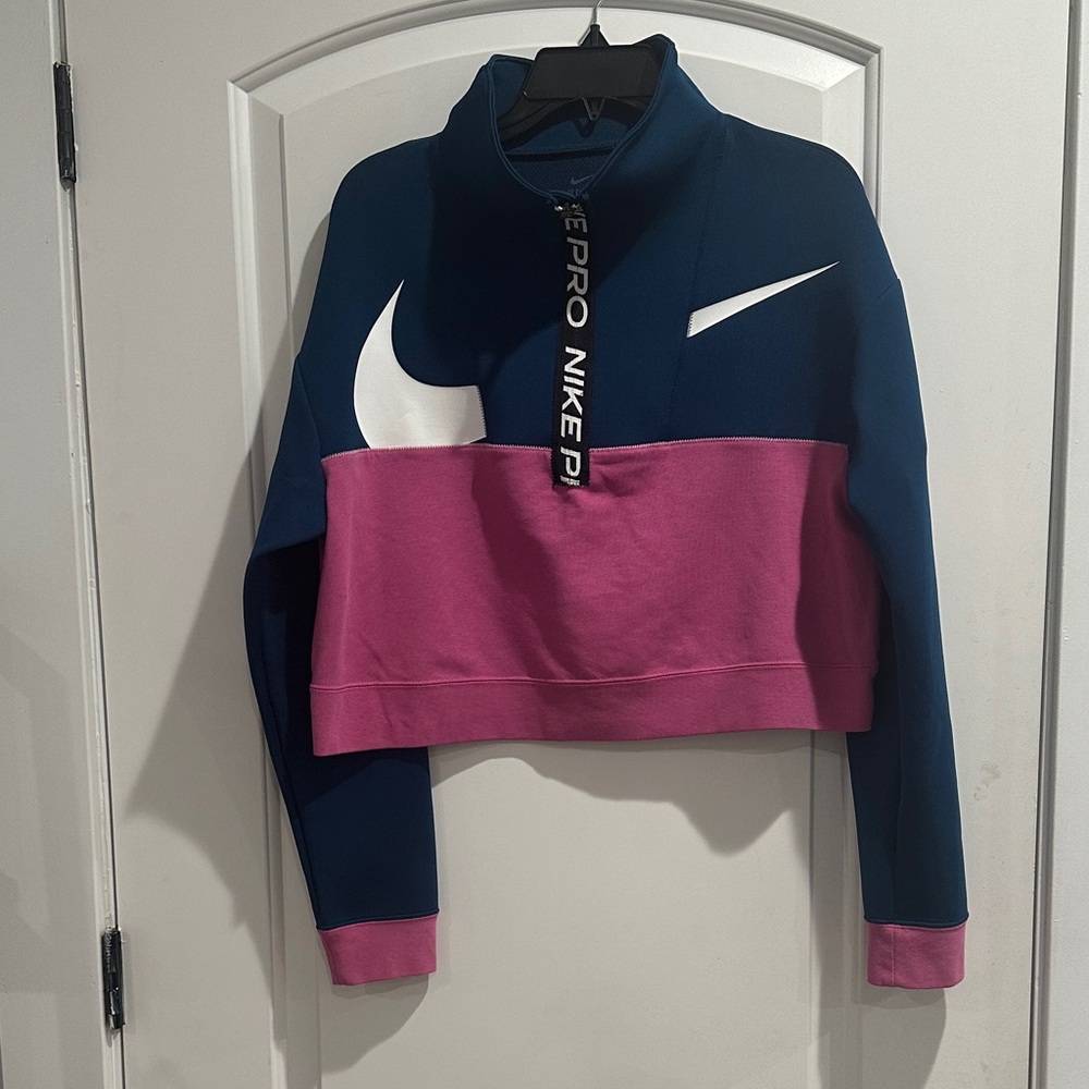 N ike Pro Dri-FIT cropped jacket.